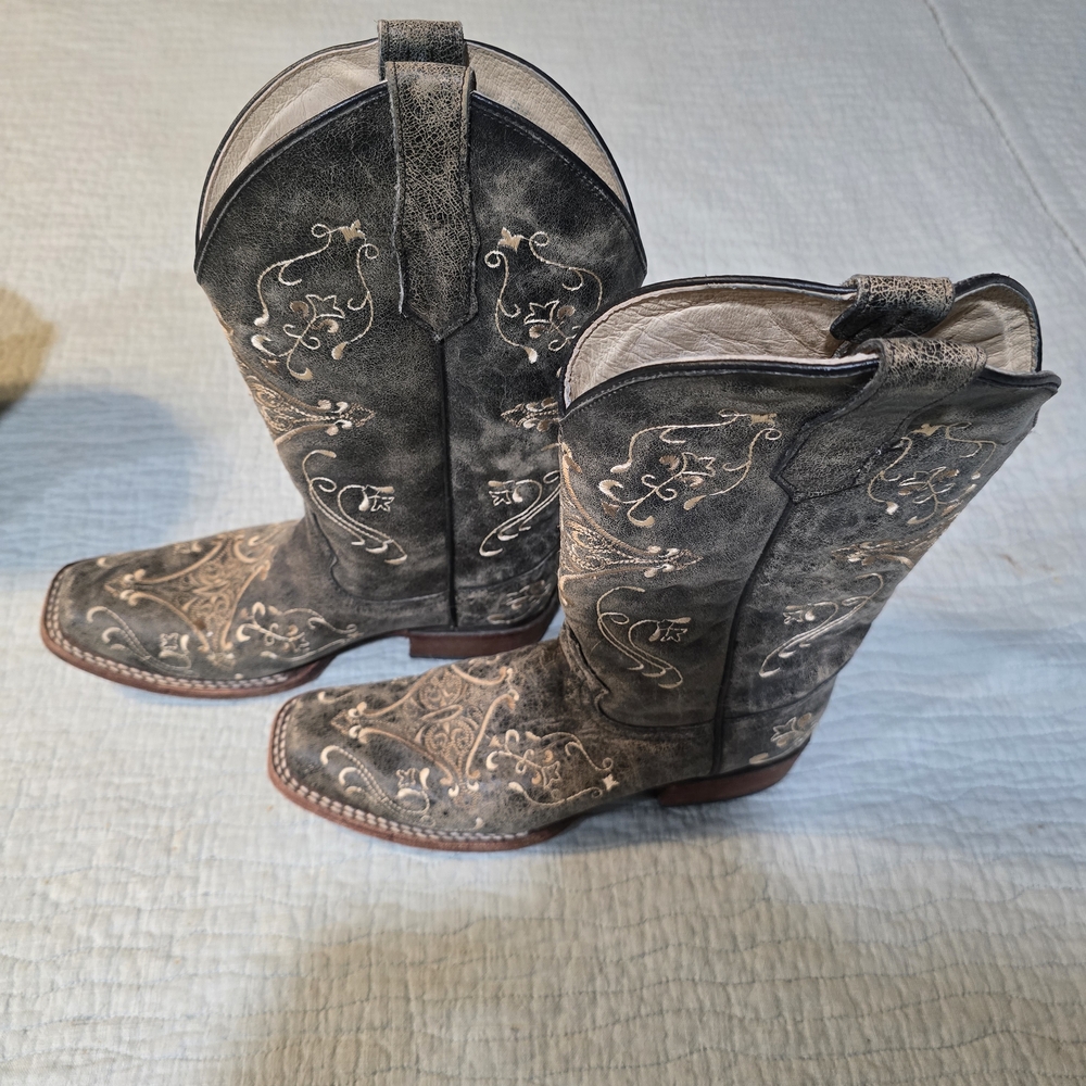 Circle G Gray Embroidered Western Women's Boots